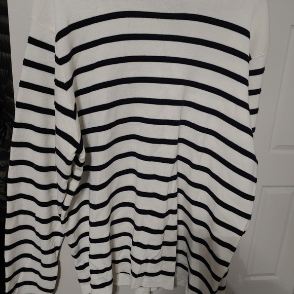 Sweater - Picture 8 of 10